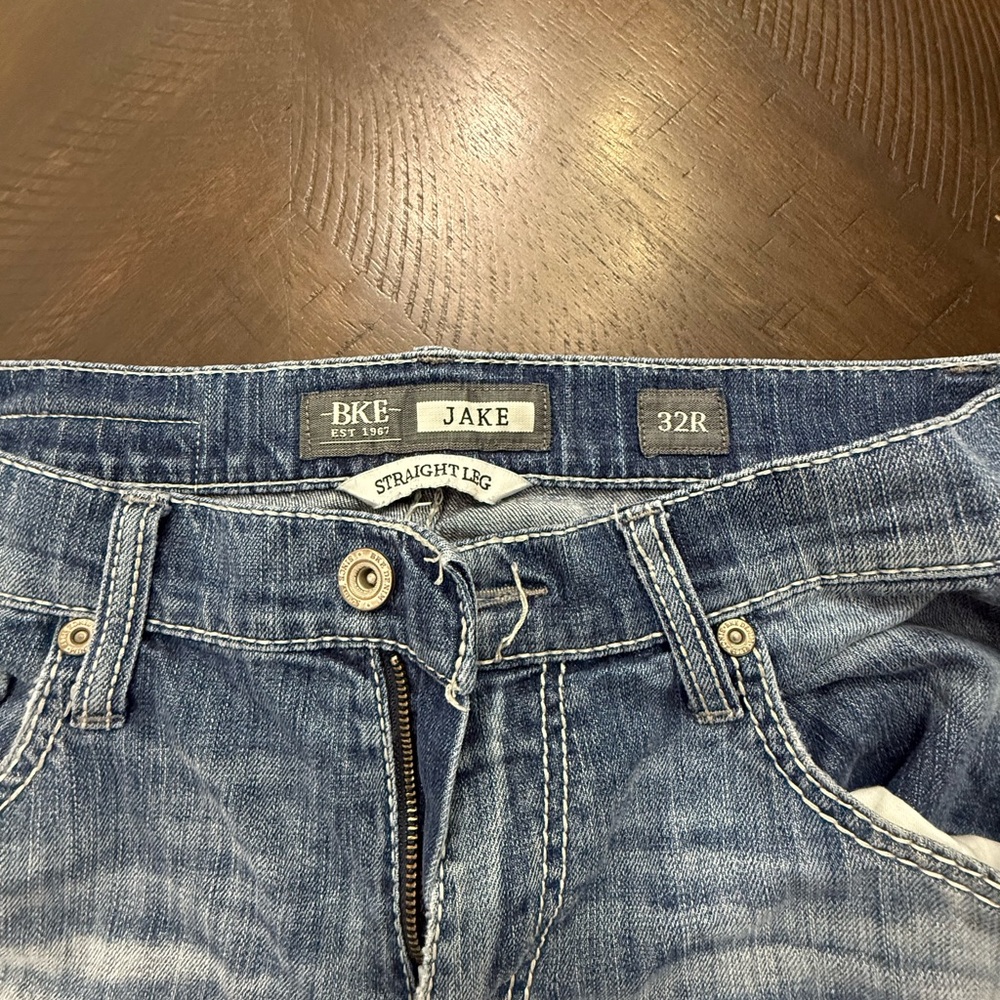 BKE Men's Washed Light Blue Relaxed Jeans - Picture 3 of 4